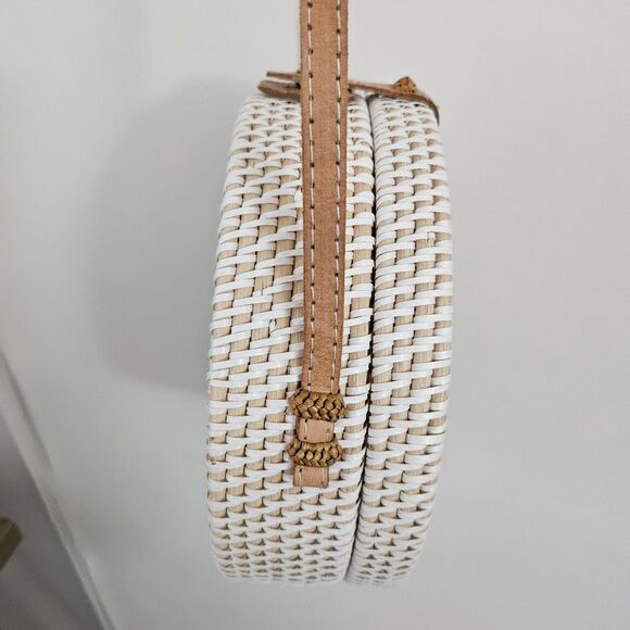 Round Straw Bag White Wicker Rattan Handwoven Crossbody Beach Boho Resortwear - Picture 5 of 9